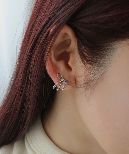 colleca la（コレカラ）の「[stainless]ステンレス・リボンイヤリング〈金属アレルギー対応〉（イヤリング・レディース・ゴールド/シルバー・FREE）」の5枚目の写真
