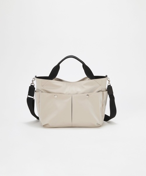 Breath TOPKAPI（ブレストプカピ）の「【Breath TOPKAPI】Train 防水ポリエステル ショルダー付き A4 トートバッグ / キャリー対応（ショルダーバッグ・レディース・ブラック/ブラウン/ベージュ系その他2・FREE）」の6枚目の写真