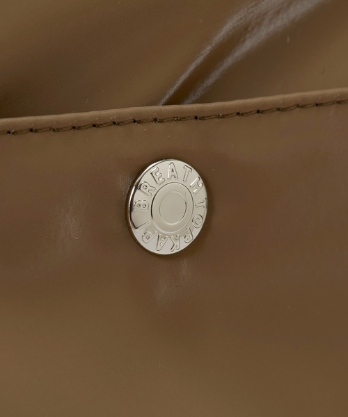 Breath TOPKAPI（ブレストプカピ）の「【Breath TOPKAPI】Train 防水ポリエステル ショルダー付き A4 トートバッグ / キャリー対応（ショルダーバッグ・レディース・ブラック/ブラウン/ベージュ系その他2・FREE）」の13枚目の写真
