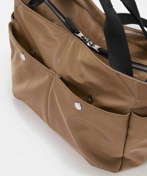 Breath TOPKAPI（ブレストプカピ）の「【Breath TOPKAPI】Train 防水ポリエステル ショルダー付き A4 トートバッグ / キャリー対応（ショルダーバッグ・レディース・ブラック/ブラウン/ベージュ系その他2・FREE）」の14枚目の写真