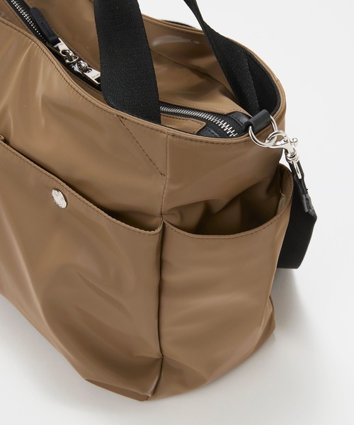 Breath TOPKAPI（ブレストプカピ）の「【Breath TOPKAPI】Train 防水ポリエステル ショルダー付き A4 トートバッグ / キャリー対応（ショルダーバッグ・レディース・ブラック/ブラウン/ベージュ系その他2・FREE）」の15枚目の写真
