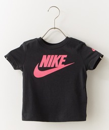 NIKE（ナイキ）の「NIKE/ナイキ フラッグナイキ NKN FUTURA EVERGREEN Tシャツ（Tシャツ/カットソー・キッズ）」