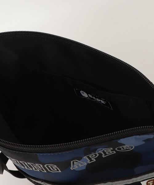 A BATHING APE(アベイシングエイプ)の「COLOR CAMO SACOCHE(ハンドバッグ・メンズ・ブラック/ネイビー・FREE)」の3枚目の写真