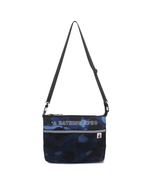 A BATHING APE(アベイシングエイプ)の「COLOR CAMO SACOCHE(ハンドバッグ・メンズ・ブラック/ネイビー・FREE)」の2枚目の写真