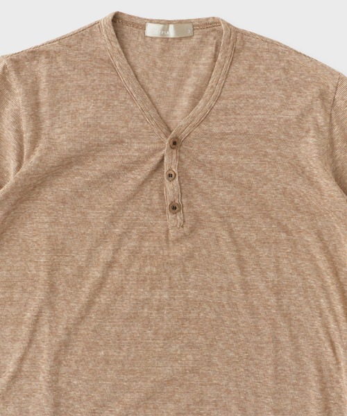 FLISTFIA（フリストフィア）の「FLISTFIA/フリストフィア Henley Neck T-Shirts Tシャツ（Tシャツ/カットソー・メンズ・ベージュ・3）」の2枚目の写真