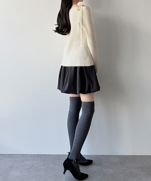 mipiarl(ミピアール)の「ショルダーリボンアシンメトリーリブニット(ニット/セーター・レディース・アイボリー/ブラック/グレー・LARGE/MEDIUM)」の13枚目の写真