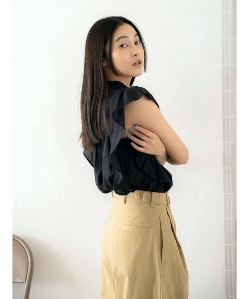 Ungrid（アングリッド）の「コットンノースリフリルブラウス（シャツ/ブラウス・レディース・ダークオレンジ/オフホワイト/ブラック・FREE）」の6枚目の写真