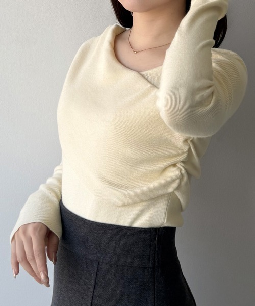 mipiarl(ミピアール)の「アシンメトリークロスニットトップス(ニット/セーター・レディース・グレー/ブラック/アイボリー/モカ/チャコール・MEDIUM/LARGE)」の8枚目の写真