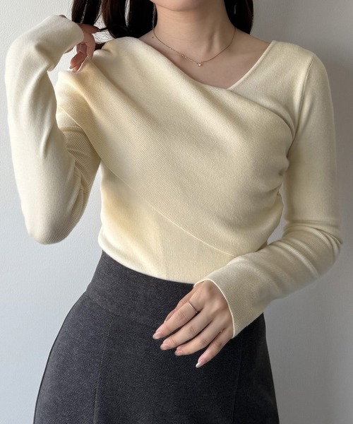 mipiarl(ミピアール)の「アシンメトリークロスニットトップス(ニット/セーター・レディース・グレー/ブラック/アイボリー/モカ/チャコール・MEDIUM/LARGE)」の10枚目の写真