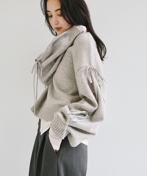 andme(アンドミー)の「袖スリットリボン長袖ニットトップス(ニット/セーター・レディース・ブラウン/ライトグレー/アイボリー/ブラック/イエロー系その他・S/M)」の3枚目の写真
