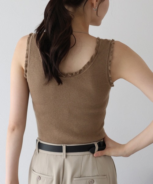 BLUEEAST(ブルーイースト)の「フリルリブニットタンクトップ(タンクトップ・レディース・ブラウン/ブラック/チャコールグレー・MEDIUM)」の7枚目の写真