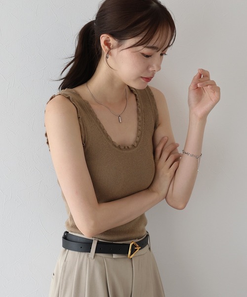 BLUEEAST(ブルーイースト)の「フリルリブニットタンクトップ(タンクトップ・レディース・ブラウン/ブラック/チャコールグレー・MEDIUM)」の4枚目の写真