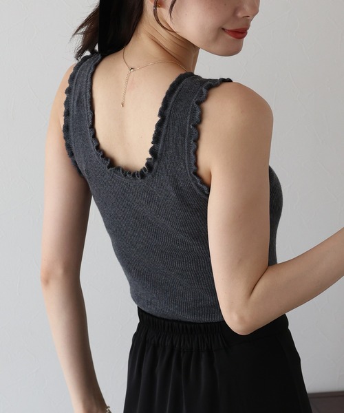BLUEEAST(ブルーイースト)の「フリルリブニットタンクトップ(タンクトップ・レディース・ブラウン/ブラック/チャコールグレー・MEDIUM)」の13枚目の写真