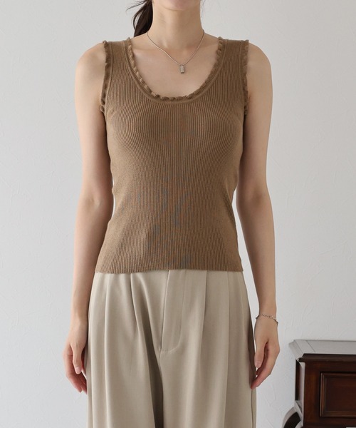 BLUEEAST(ブルーイースト)の「フリルリブニットタンクトップ(タンクトップ・レディース・ブラウン/ブラック/チャコールグレー・MEDIUM)」の22枚目の写真