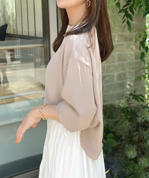 Futier land（フューティアランド）の「【お手入れ楽ちん】とろみVネック長袖ブラウス（シャツ/ブラウス・レディース・グレイッシュベージュ/ネイビー/ホワイト・LARGE/MEDIUM）」の6枚目の写真
