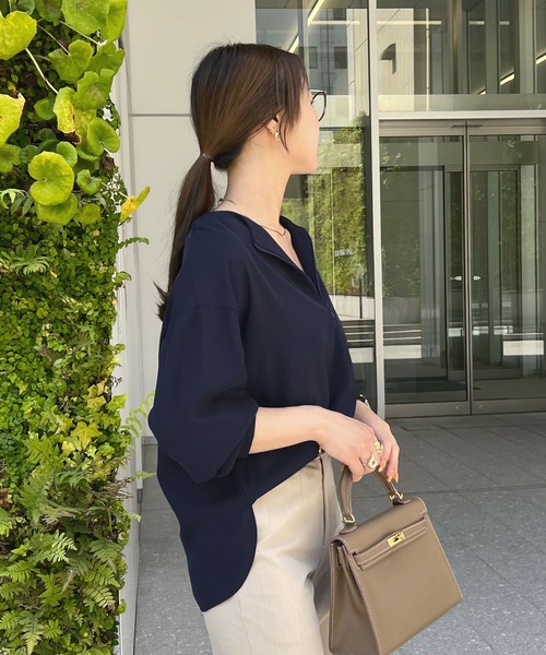 Futier land（フューティアランド）の「【お手入れ楽ちん】とろみVネック長袖ブラウス（シャツ/ブラウス・レディース・グレイッシュベージュ/ネイビー/ホワイト・LARGE/MEDIUM）」の11枚目の写真