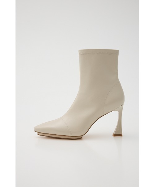 rienda（リエンダ）の「スリムトゥフィットショートブーツ  靴（ブーツ・レディース・アイボリー/ブラック・SMALL/MEDIUM/LARGE）」の4枚目の写真