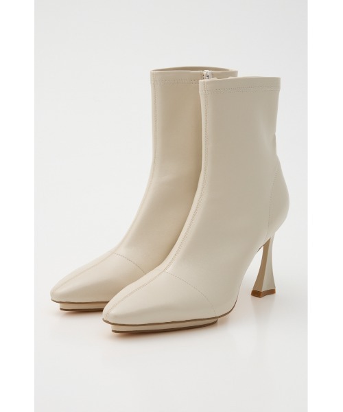 rienda（リエンダ）の「スリムトゥフィットショートブーツ  靴（ブーツ・レディース・アイボリー/ブラック・SMALL/MEDIUM/LARGE）」の5枚目の写真