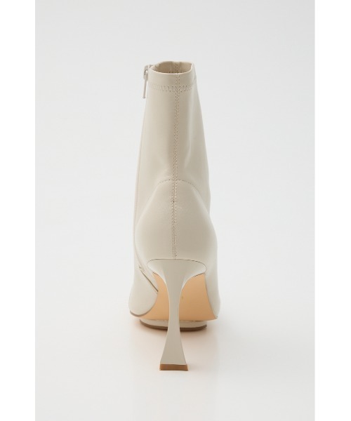 rienda（リエンダ）の「スリムトゥフィットショートブーツ  靴（ブーツ・レディース・アイボリー/ブラック・SMALL/MEDIUM/LARGE）」の8枚目の写真