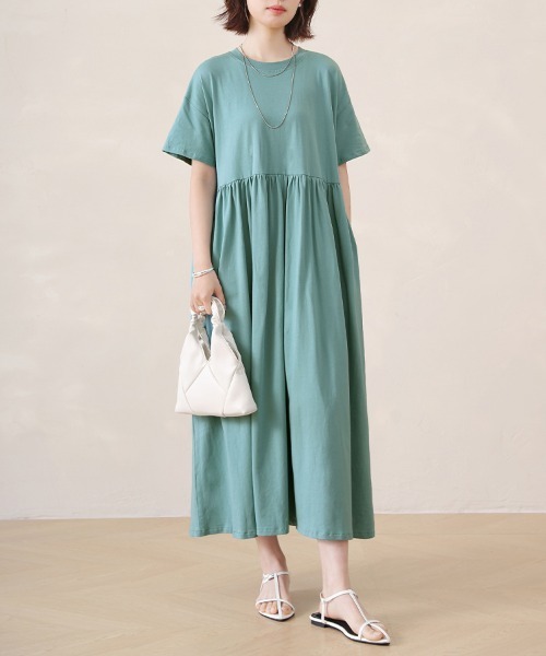 ReRe(リリ)の「ドロップショルダーロングマキシワンピース(ワンピース・レディース・ブラック/ブルー/グリーン/ベージュ・MEDIUM)」の12枚目の写真