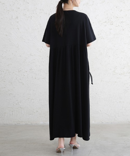 ReRe(リリ)の「ドロップショルダーロングマキシワンピース(ワンピース・レディース・ブラック/ブルー/グリーン/ベージュ・MEDIUM)」の21枚目の写真