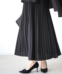 可愛すぎない深色で大人に プリーツスカート