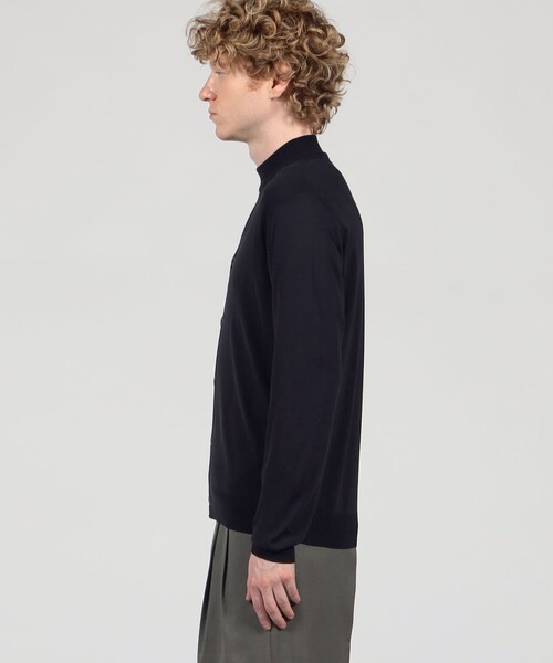 TOMORROWLAND (トゥモローランド)の「TOMORROWLAND tricot スーパーファインメリノウール Vネックカーディガン S-WOOL(カーディガン/ボレロ・メンズ・ネイビー/イエロー/ブラック/チャコールグレー・XS/S/M/L/XL)」の7枚目の写真
