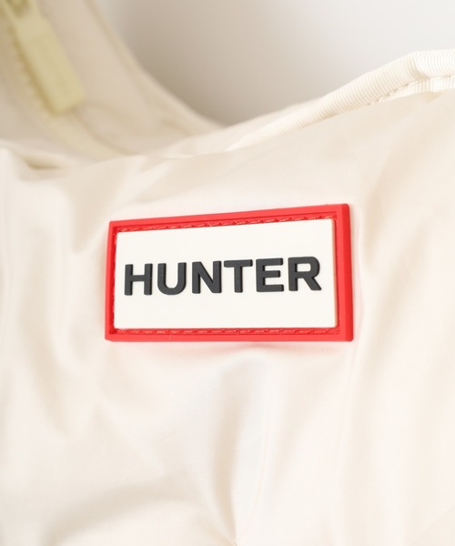 HUNTER（ハンター）の「HUNTER フレイムド パファー ラージ ホーボー（ハンドバッグ・レディース・オフホワイト/ブラック・FREE）」の7枚目の写真