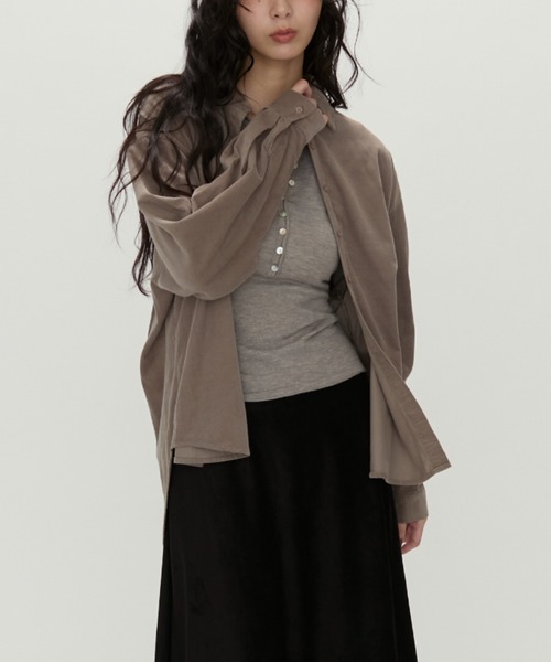 NUJOH(ヌゾ)の「Airy Flow Loose Shirt / エアリーフロウ ルーズシャツ(シャツ/ブラウス・レディース・ベージュ/チャコールグレー/アッシュブラウン・FREE)」の2枚目の写真