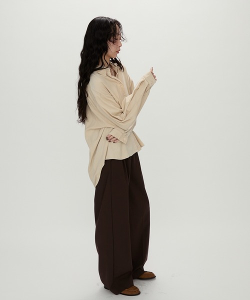 NUJOH(ヌゾ)の「Airy Flow Loose Shirt / エアリーフロウ ルーズシャツ(シャツ/ブラウス・レディース・ベージュ/チャコールグレー/アッシュブラウン・FREE)」の8枚目の写真