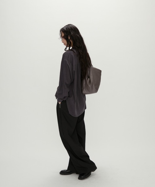 NUJOH(ヌゾ)の「Airy Flow Loose Shirt / エアリーフロウ ルーズシャツ(シャツ/ブラウス・レディース・ベージュ/チャコールグレー/アッシュブラウン・FREE)」の18枚目の写真
