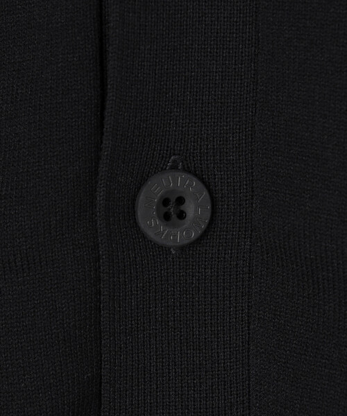 Bshop（ビショップ）の「NEUTRALWORKS | 〈別注〉 Vネックカーディガン MEN（カーディガン/ボレロ・メンズ・ブラック/ダークネイビー・L/M/XL）」の8枚目の写真