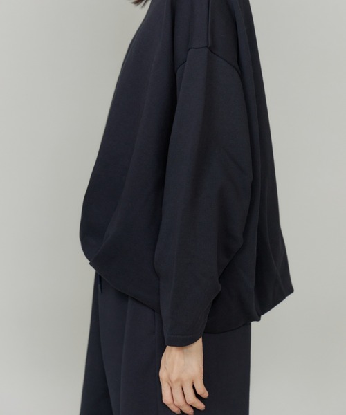 INED（イネド）の「フロントタック裏毛プルオーバー《YVON》【セットアップ対応】（Tシャツ/カットソー・レディース・チャコールグレー/ネイビー・9号）」の15枚目の写真