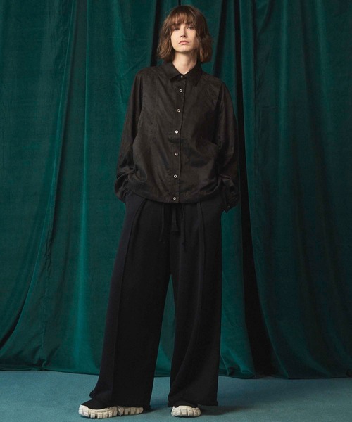 MAISON SPECIAL(メゾンスペシャル)の「《UNISEX》Curve Pocket A Light Eco Suede Shirt/カーブポケットAライトエコスエードシャツ【MAISON SPECIAL/メゾンスペシャル】■セットアップ対応■(シャツ/ブラウス・メンズ・キャメル/ブラック・0/1/2)」の3枚目の写真