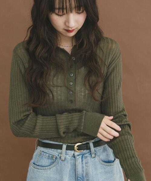 ITEMS URBANRESEARCH（アイテムズ アーバンリサーチ）の「シアーリブポロニット（ニット/セーター・レディース・パープル/グレー/カーキ・FREE）」の3枚目の写真