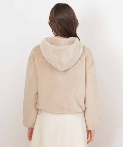 JILL by JILL STUART（ジルバイジルスチュアート）の「◇ フェイクファーフーディー（ブルゾン・レディース・ベージュ/ホワイト/グレー・MEDIUM/SMALL）」の5枚目の写真