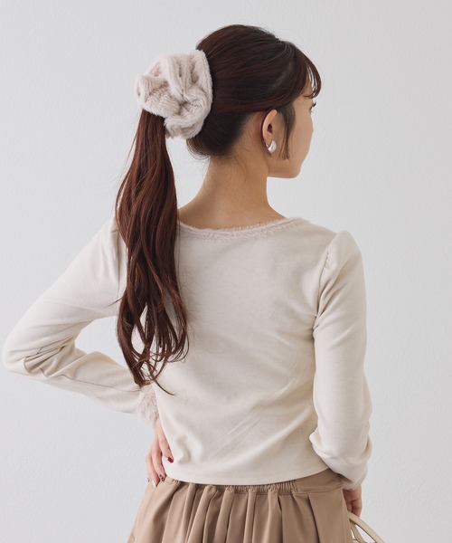 one after another NICE CLAUP（ワンアフターアナザーナイスクラップ）の「シュシュセットトップス（Tシャツ/カットソー・レディース・ブラウン/ブラック/アイボリー・FREE）」の3枚目の写真