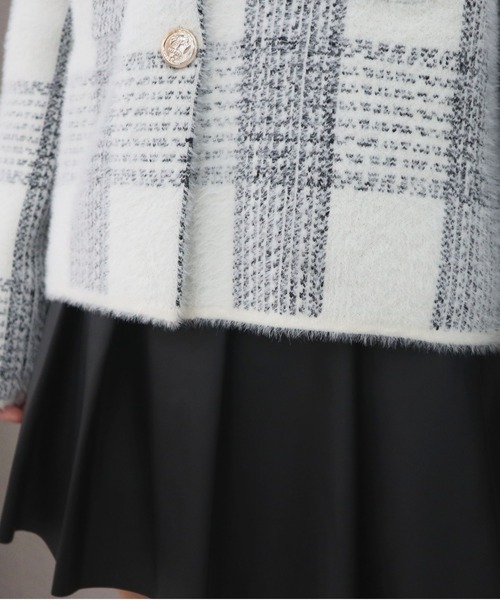 CECIL McBEE(セシルマクビー)の「チェック柄ファー襟ジップニットカーディガン(カーディガン/ボレロ・レディース・ベージュ/ホワイト・MEDIUM)」の14枚目の写真