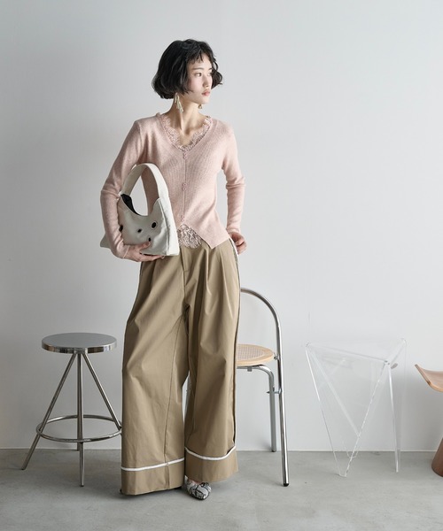 THE YOn（ザヨン）の「レースレイヤードVネックリブニット（ニット/セーター・レディース・ブラック/アイボリー/チャコールグレー/ピンク・FREE）」の11枚目の写真