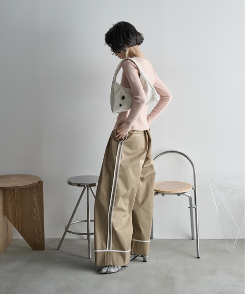 THE YOn（ザヨン）の「レースレイヤードVネックリブニット（ニット/セーター・レディース・ブラック/アイボリー/チャコールグレー/ピンク・FREE）」の13枚目の写真