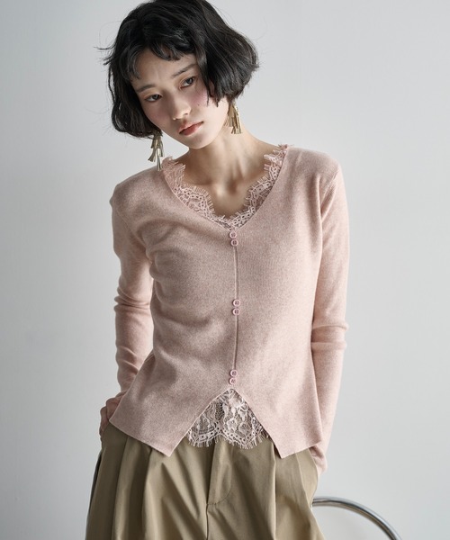 THE YOn（ザヨン）の「レースレイヤードVネックリブニット（ニット/セーター・レディース・ブラック/アイボリー/チャコールグレー/ピンク・FREE）」の6枚目の写真