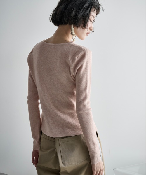 THE YOn（ザヨン）の「レースレイヤードVネックリブニット（ニット/セーター・レディース・ブラック/アイボリー/チャコールグレー/ピンク・FREE）」の8枚目の写真