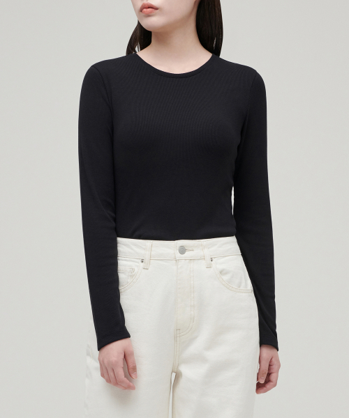 MUSINSA STANDARD WOMAN（ムシンサスタンダードウーマン）の「ウィメンズリブスリムフィット長袖Tシャツ[ブラック]（Tシャツ/カットソー・レディース・その他・SMALL/MEDIUM/LARGE/X-SMALL）」の2枚目の写真