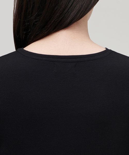MUSINSA STANDARD WOMAN（ムシンサスタンダードウーマン）の「ウィメンズリブスリムフィット長袖Tシャツ[ブラック]（Tシャツ/カットソー・レディース・その他・SMALL/MEDIUM/LARGE/X-SMALL）」の5枚目の写真