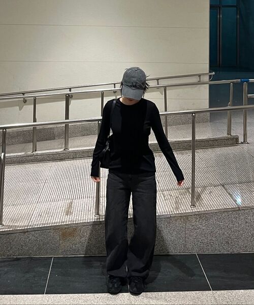 MUSINSA STANDARD WOMAN（ムシンサスタンダードウーマン）の「ウィメンズリブスリムフィット長袖Tシャツ[ブラック]（Tシャツ/カットソー・レディース・その他・SMALL/MEDIUM/LARGE/X-SMALL）」の7枚目の写真