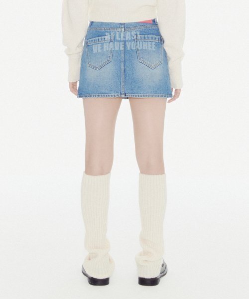 YOUHEE(ユヒ)の「YOUHEE LETTERING DENIM MINI SKIRT BLUE(スカート・レディース・その他・MEDIUM)」の1枚目の写真