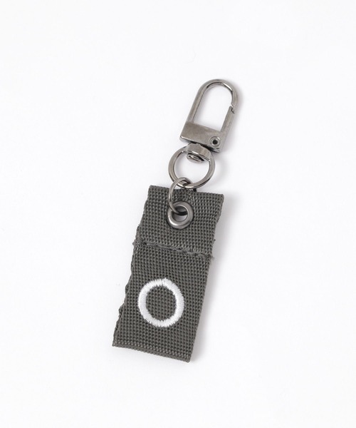 studio CLIP(スタディオクリップ)の「【daily CLIP】レターチャーム グレー(キーホルダー・レディース・その他4/ライトピンク/ベビーピンク/ブラック/その他6/梅/桜/チャコール/ダークグレー/その他5/その他3/その他2/その他1/グレー/オフホワイト/その他9/その他7/ピンク/スモーク/サンドグレー/シルバーグレー/ライトグレー/ホワイト/その他8・FREE)」の5枚目の写真