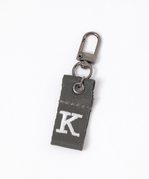 studio CLIP(スタディオクリップ)の「【daily CLIP】レターチャーム グレー(キーホルダー・レディース・その他4/ライトピンク/ベビーピンク/ブラック/その他6/梅/桜/チャコール/ダークグレー/その他5/その他3/その他2/その他1/グレー/オフホワイト/その他9/その他7/ピンク/スモーク/サンドグレー/シルバーグレー/ライトグレー/ホワイト/その他8・FREE)」の2枚目の写真