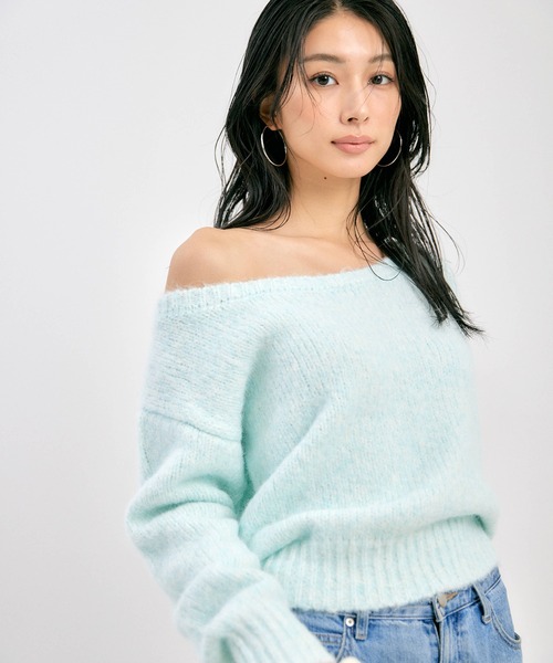 BLUE×PALANG(ブルーパラン)の「OFF SHOULDER BIG KNIT(ニット/セーター・レディース・ライトブルー/ロイヤルブルー/ネイビー/ダルブルー系・FREE)」の2枚目の写真