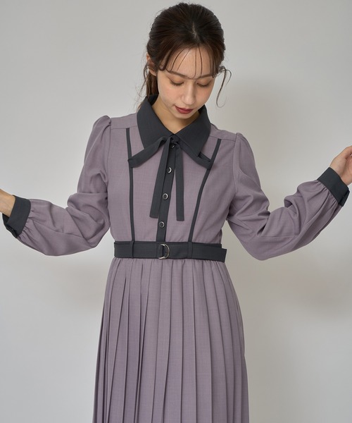 REDYAZEL（レディアゼル）の「クラシカルバイカラーラインリボンタイプリーツロングワンピース（ワンピース・レディース・ベージュ/パープル/チャコールグレー・SMALL/MEDIUM）」の11枚目の写真